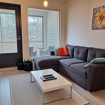 アパート Tuomenkartano C8